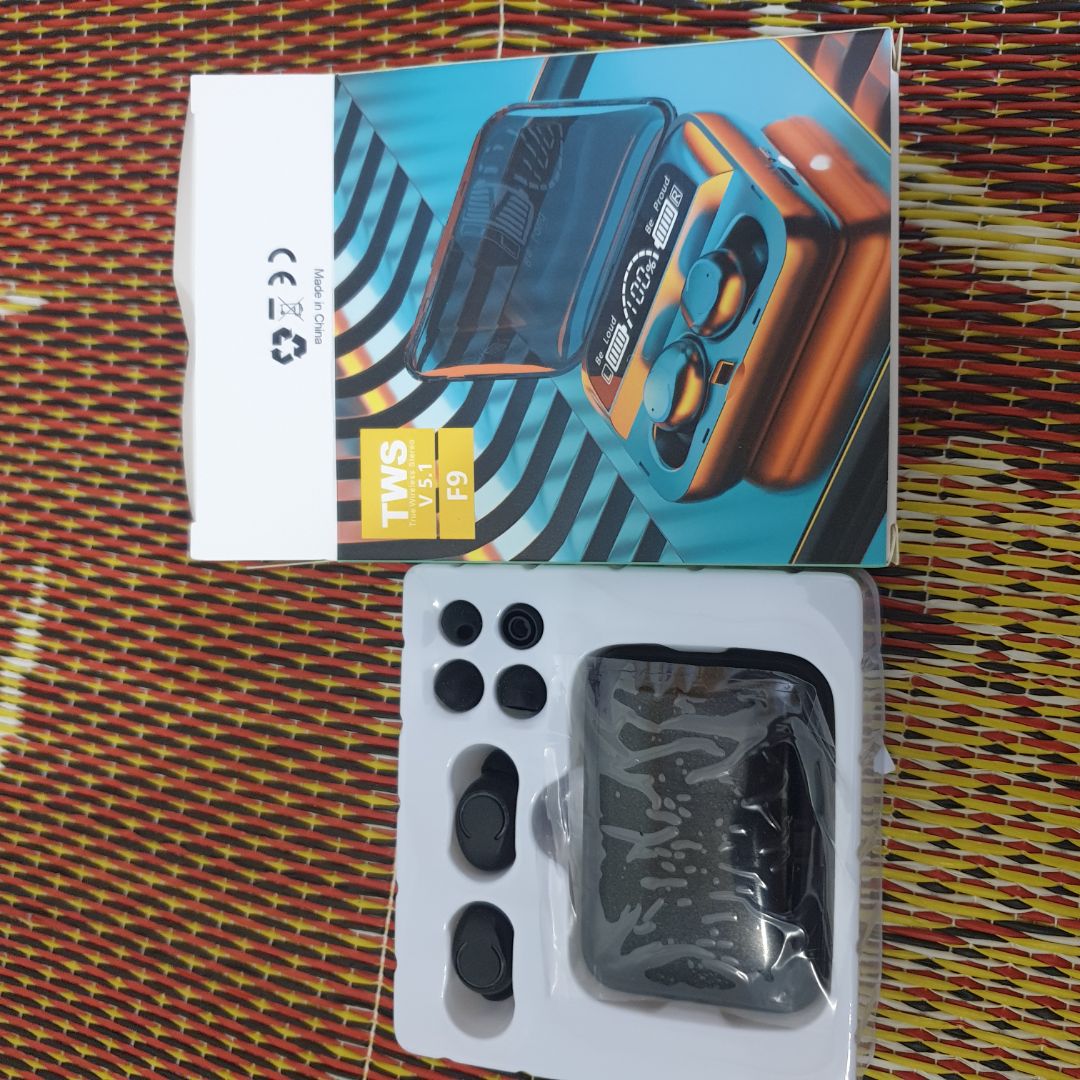 Thật bất ngờ với mức giá hơn 200k mà nhận được sản phẩm như này
Về thiết kế, tai nghe khá gọn và đẹp, đeo không bị đau tai
Âm thanh thì êm có bass đầy đủ, nghe nhạc rất phê
Pin dùng cũng được khoảng 2h, như thế là ok
Tổng thể chất lượng rất ok so với giá, mọi người nên mua, cho shop 10* và sẽ giới thiệu cho bạn bè để ủng hộ shop