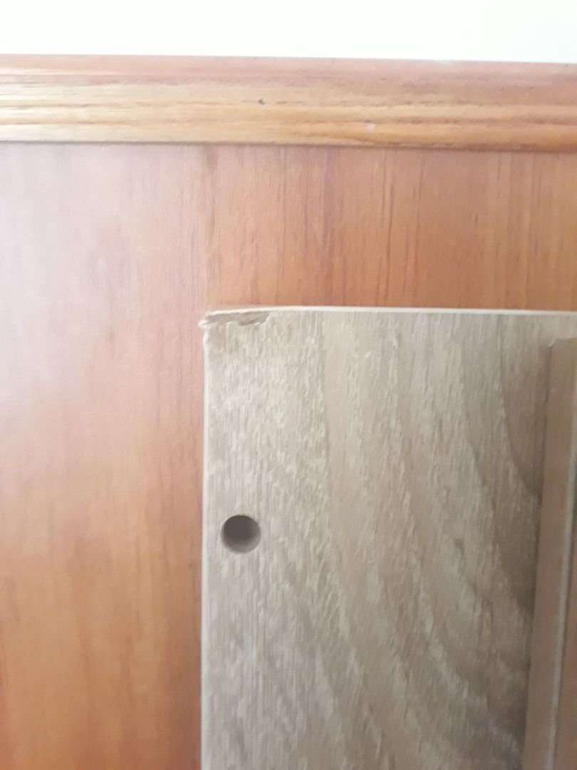 Oke, mọi thứ trong quy trình rất tốt. Nhưng tôi chưa hài lòng với sản phẩm vừa mua. Nguyên nhân là vì khi giao hàng đến. Sản phẩm với miếng gỗ lớn nhất ở góc đã bị bể. Tôi lo sợ sản phẩm sẽ ảnh hưởng xấu tới sau này, nó có thể bung góc nguyên lớp. Dưới đây là hình ảnh Oke, mọi thứ trong quy trình rất tốt. Nhưng tôi chưa hài lòng với sản phẩm vừa mua. Nguyên nhân là vì khi giao hàng đến. Sản phẩm với miếng gỗ lớn nhất ở góc đã bị bể. Tôi lo sợ sản phẩm sẽ ảnh hưởng xấu tới sau này, nó có thể bung góc nguyên lớp. Dưới đây là hình ảnh