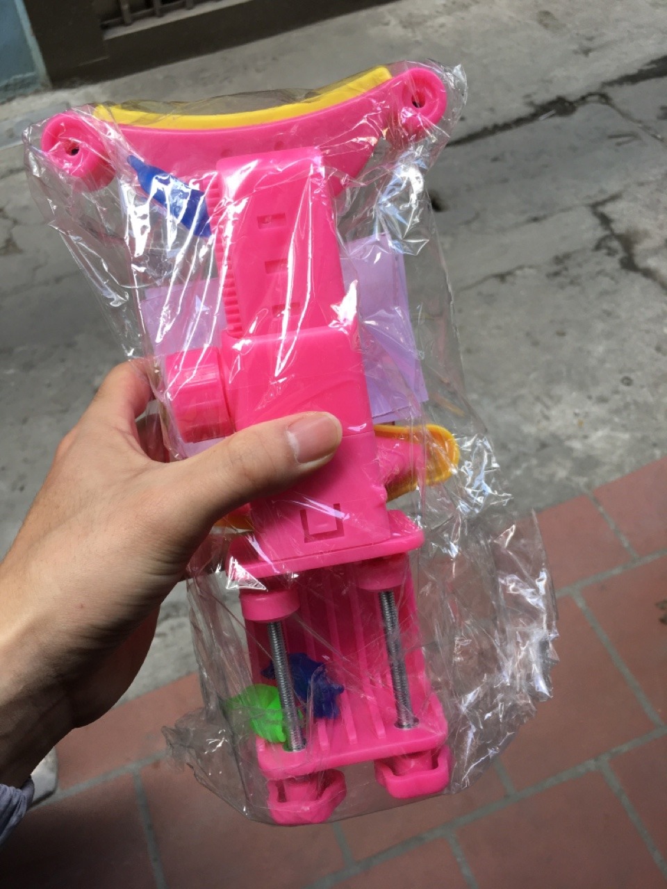 Giá Đỡ Cằm Chống Cận Thị, Dụng Cụ Chống Cận Thị, Chống Gù miDoctor
Mình biết đến miDoctor từ Đai chống gù nổi tiếng, vòng vèo tìm hiểu thì nó tìm ra dụng cụ chống cận thị cho trẻ luôn
Nhận được sản phẩm khá là ưng ý, chắc chắn, bắt mắt, đủ tem mác
Cái núm vặn mình không biết nên loay hoay, sau rõ rồi thì phải kéo nó ra tầm 3mm rồi mới xoáy được, ấn vào để cố định độ cao
Giao hàng nhanh hơn dự kiến 3 ngày
Mình mua được đợt sale còn 119k
Sản phẩm đáng mua, đang nghiên cứu mua cho đứa a nữa