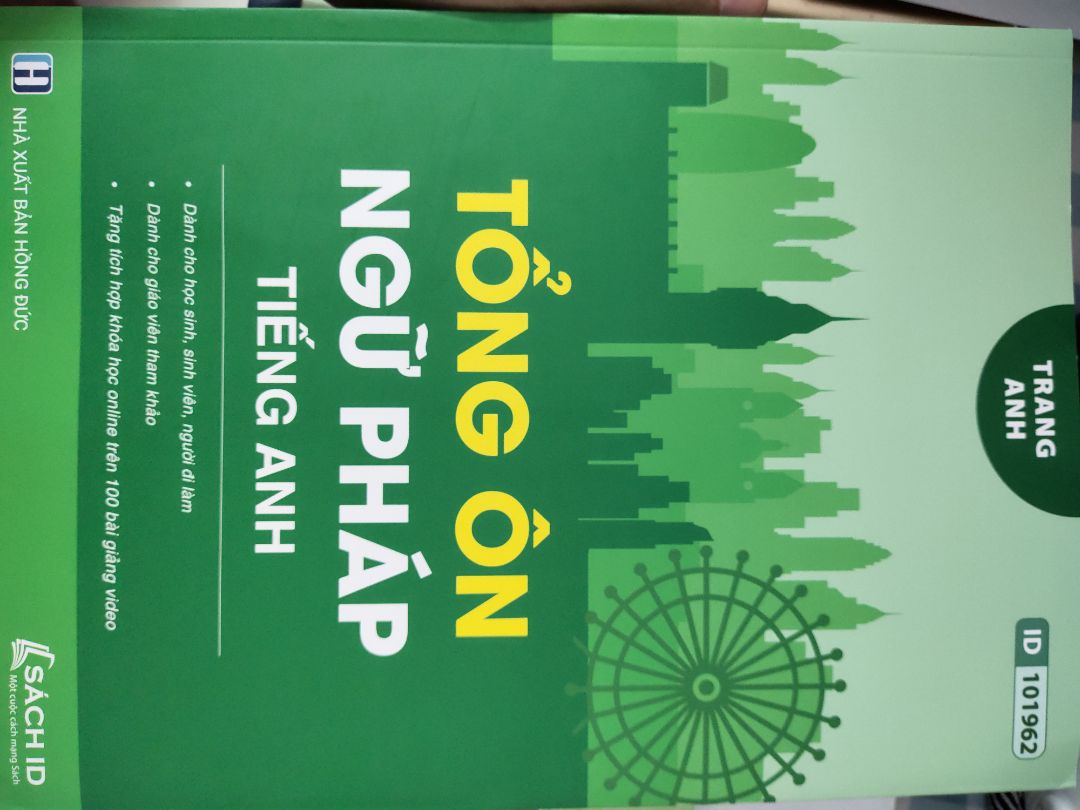 Ấn tượng đầu tiên là sách siêu dày, có đầy đủ bài tập ngữ pháp và cũng như các bài giảng id. Mình cảm thấy sách cô Trang Anh soạn rất ổn nên mình tin tưởng và đặt mua. Hi vọng nó sẽ giúp ích cho mình trong quá trình ôn luyện thi Đại Học sắp tới đây. À còn đc tặng quà là flashcard nữa á :3