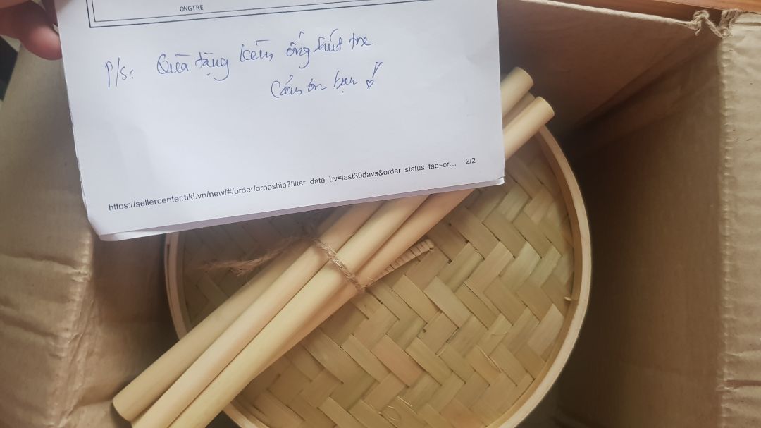 Sp đẹp, mình chon bát 8cm cảm thấy hơi lớn hơn nhu cầu, kk. Nó lớn cỡ cái tô mini ^^
Có đặt thêm vài món bên shop, được tặng 5 ống hút tre đẹp lắm bạn nhé