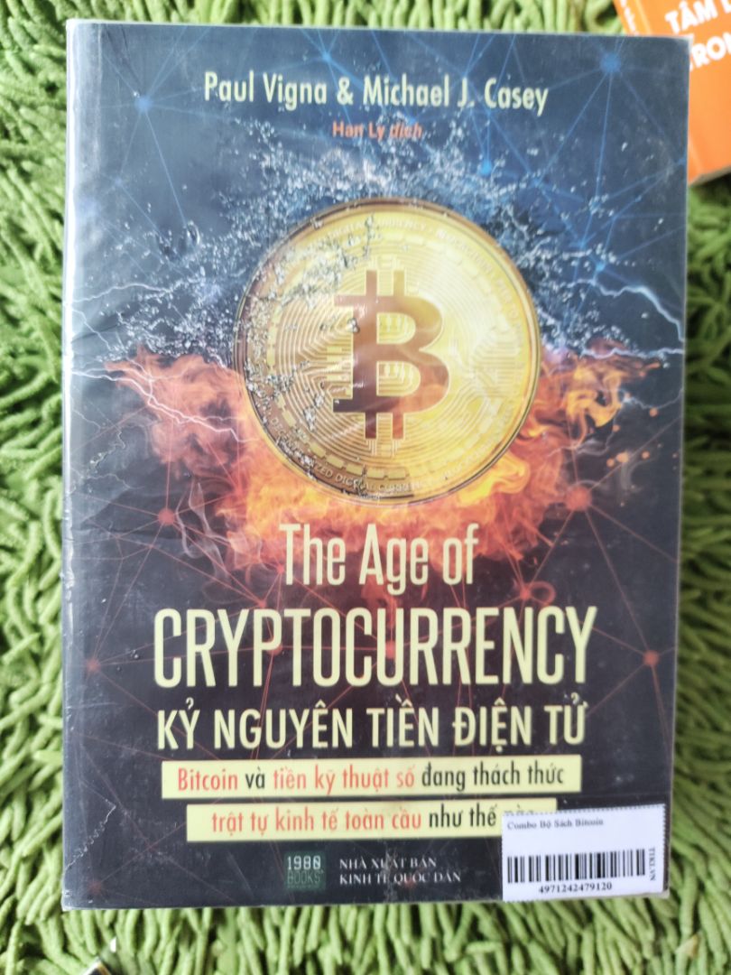 Đợt trước bộ bitcoin lỗi Tiki hoàn tiền, đợt này đóng gói cẩn thận, chỉnh chu hơn nên mình cho 5 sao nhưng về kỹ thuật sản xuất sách 1980 vẫn phải cải thiện nhiều nếu so với NXB trẻ, Alpha book, First new. Có 2 cuốn bị lỗi tràn keo ở gáy phái trong. 
Mình sẽ tiếp tục mua sách 1980 với điều kiện NXB cải thiện chất lượng sản xuất sách giấy.
Nội dung đáng đọc nên mua cả bộ, 2 cuốn Mark Gates là cơ bản, 2 cuốn còn lại chuyên sâu hơn. Cuốn Bit coin standard mình sẽ mua nếu đọc chi tiết cả bộ này thấy ổn.