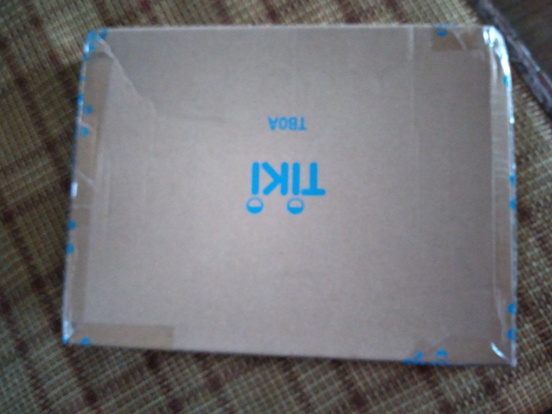 tiki giao hàng nhanh. mình đặt vào 9h sáng ngày 3/3. hôm nay 10h hơn ngày 4/3 shipper giao hàng dù ko ở tphcm và dùng giao tiêu chuẩn. sách đẹp. ko bị mờ. thật ra chữ tiếng anh mình nghĩ nếu ở trên word thì nó là màu xám nên hơi mờ. khá may mắn vì không bị trường hợp mất chữ ở cuối hàng mà đã có vài bạn bị.