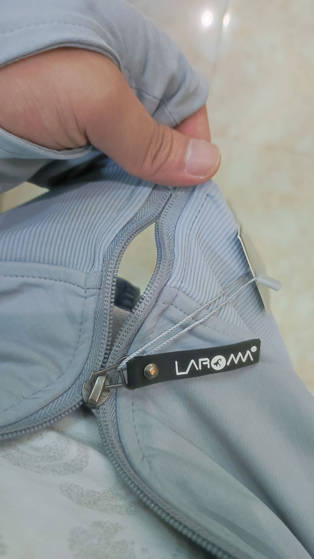 khoá bị lỗi, k kéo lên được