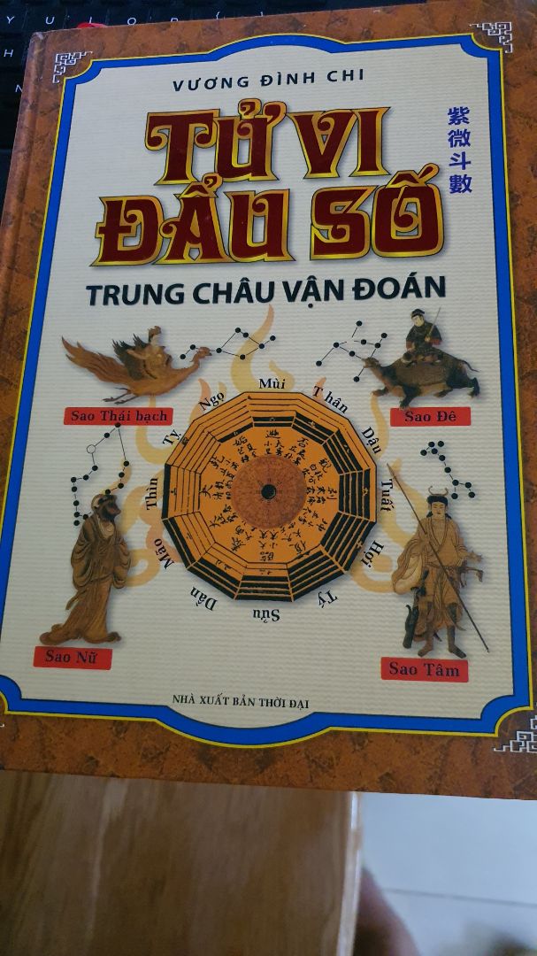 Sách theo tam hợp phái Trung Hoa cho người mới bắt đầu. Chữ to, rõ. Một số chỗ không dễ hiểu