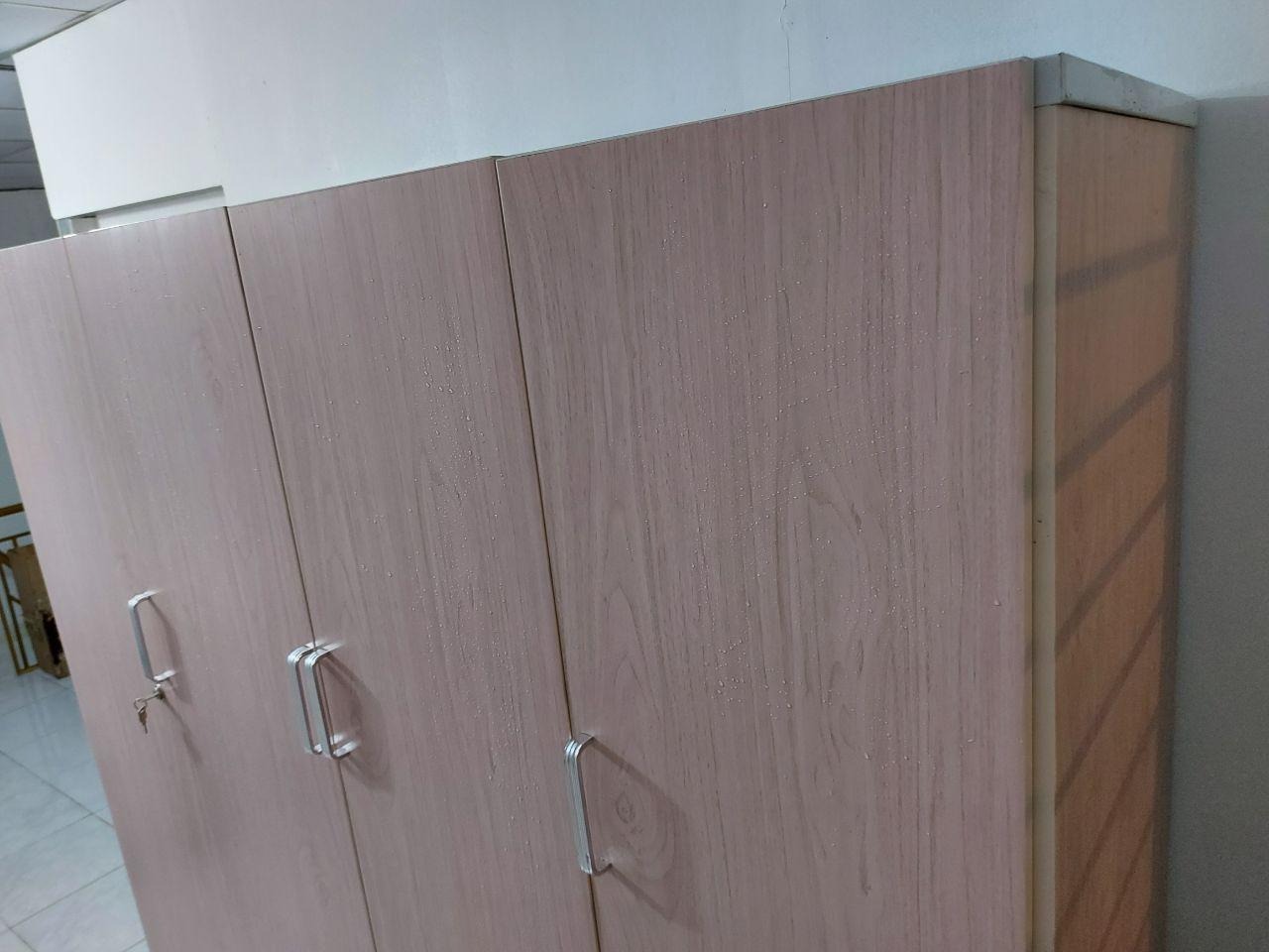 Mua ở đợt giảm giá. Hàng có thể chấp nhận, cửa tủ hơi lệch. Nhân viên giao hàng kiêm ráp tủ nhiệt tình