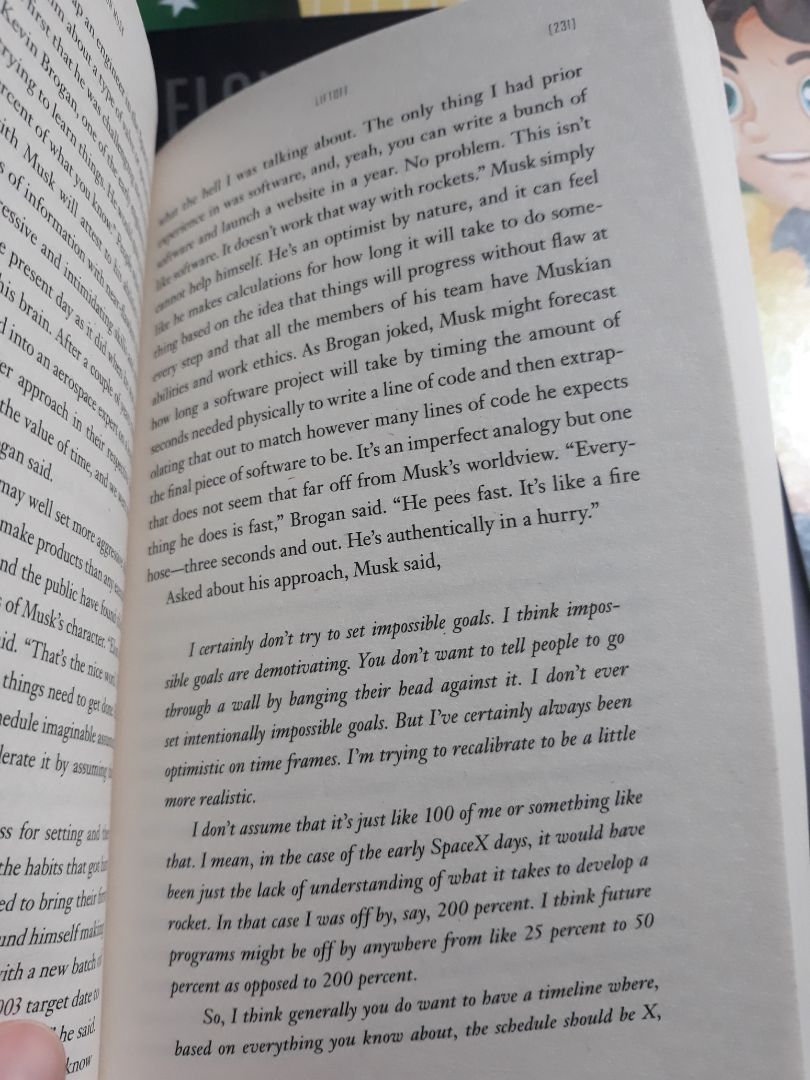 Sách giao nhanh, ngoại quan tốt, sách nhỏ, khoảng 1 gang tay, mang theo tiện, giấy màu vàng, hôi chớ k thơm😵, có vài trang hình Elon in màu, mấy chương đầu hơi chán kể về tuổi thơ, mấy chương sau hay hơn. Nói chung với giá khoảng 80k thì oki phết. Mong Fahasa bán nhiều sách nước ngoài, đặc biệt Sách Chuyên Ngành Y, mình k rành lắm về mua trên Amazon mà thuế cao quá nên hơi ngán $.