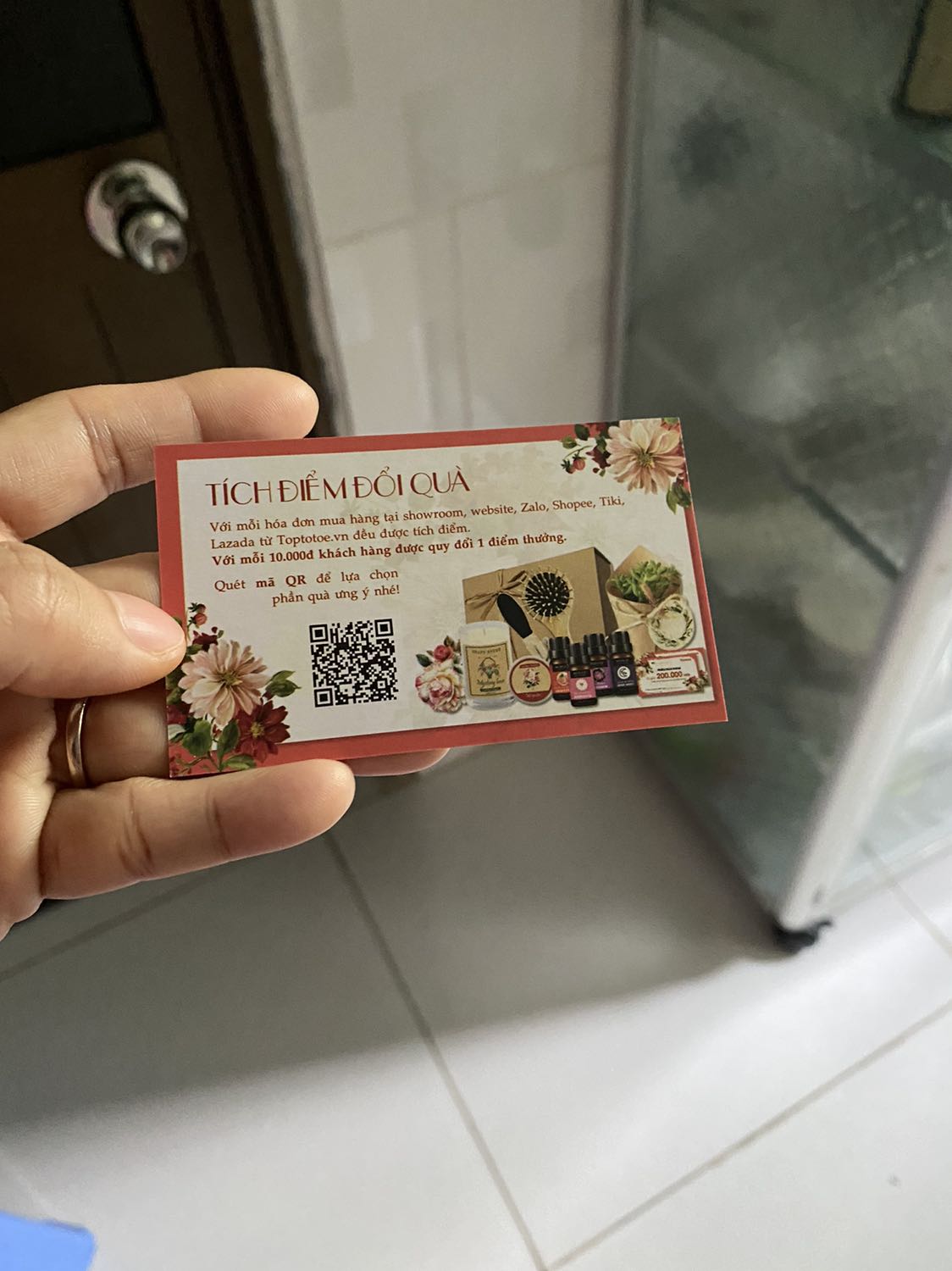 Hàng giao nhanh, shop đóng gói cẩn thận, kem mịn, thơm. Check mã vạch rõ ràng, date lâu do mới sd lần đầu nên k biết kem có hợp k nhưng sẽ ủng hộ shop dài lâu nếu sd ok