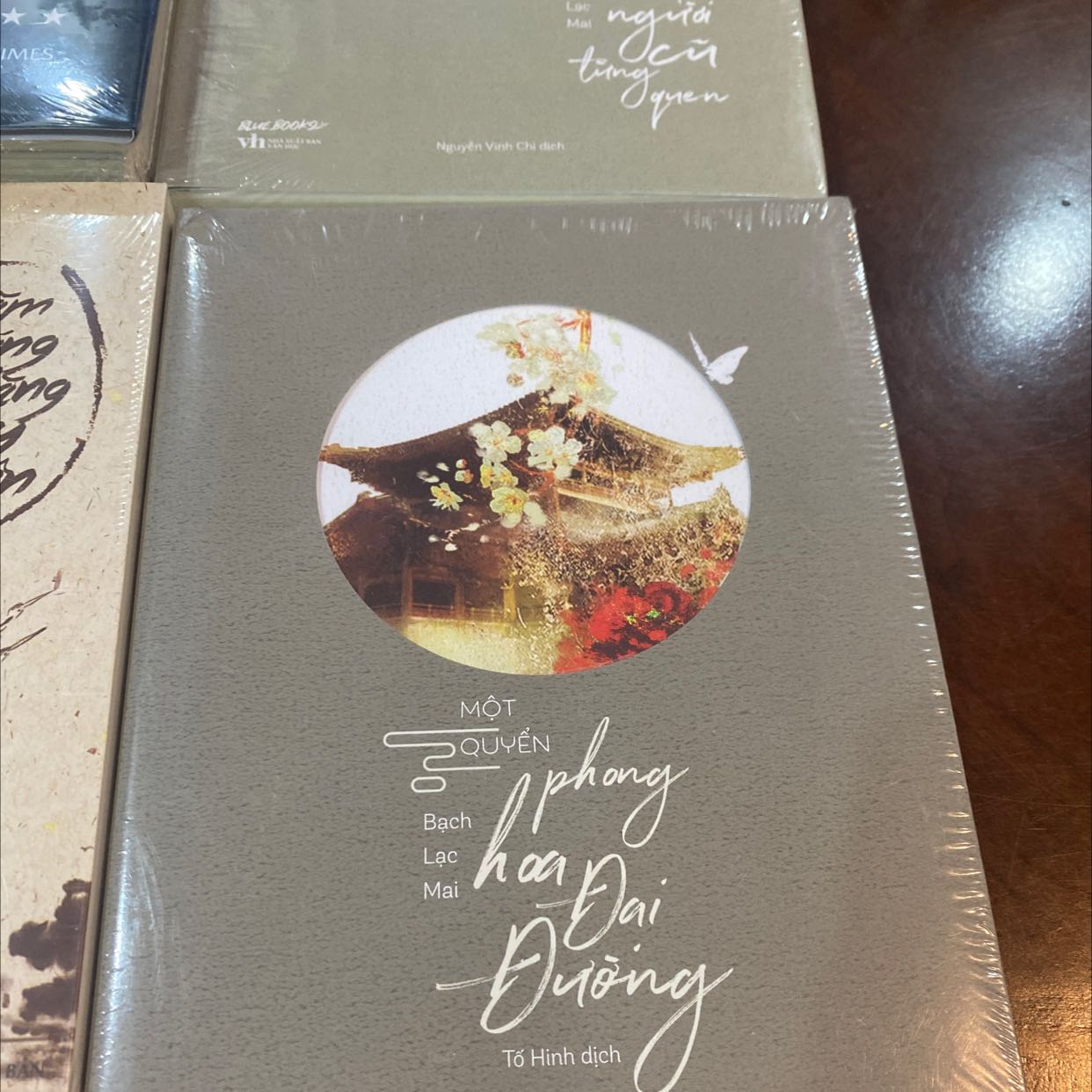 Giao hàng nhanh, sách nguyên seal không móp méo. Sẽ ủng hộ thêm cho shop.