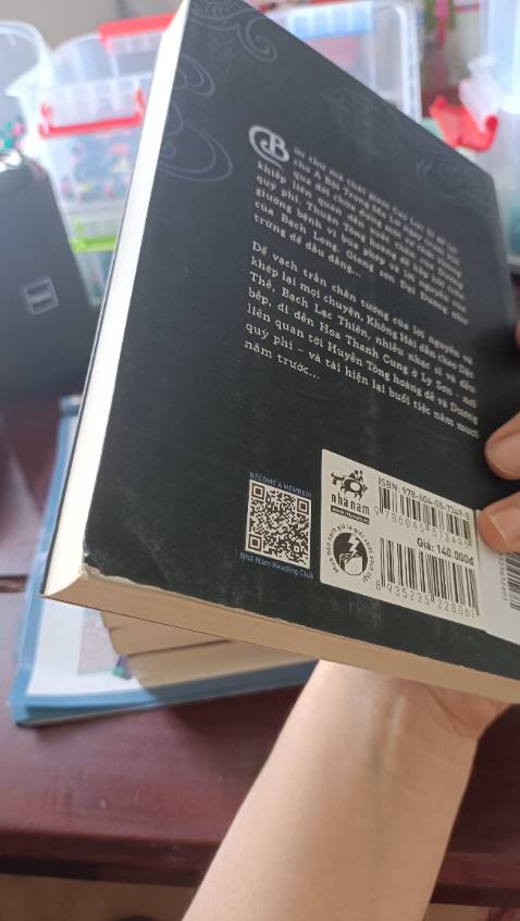 Quá buồn về lần giao hàng này. Thật lòng rất thích TiKi mà khâu đóng gói sp tệ như là gì vậy á má. Đó giờ đặt ko ít mà nay nhận hàng thấy phát quạo, vốn dỉ rất ổn cho đến khi nhìn thấy bìa bị gập... Ít ra sách ko bọc seal hay gì thì cũng cố gắng bọc chống sốc cho khách chứ có đâu sách ngta mua về ngta nâng niu sưu tầm mà nhận về gáy bìa cong ai ko quạo. Mong rất rất rất mong Tiki đóng gói cẩn thận cho các đơn hàng sách.