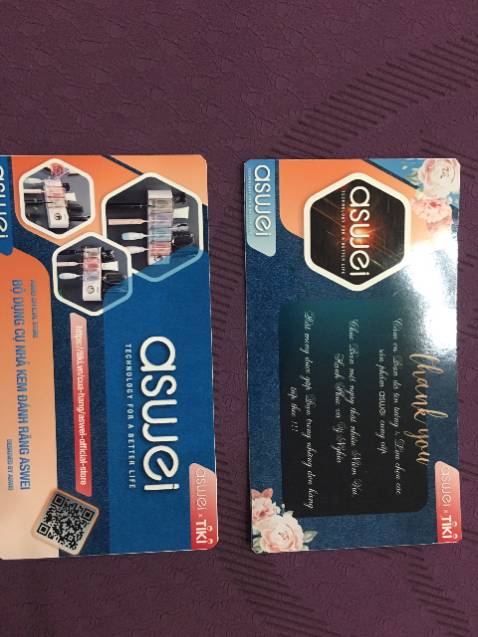 • Mò mẫm rồi lại mò mẫm, sau một thời gian lục lọi, mình quyết định mua em kệ ASWEI này.
• Sản phẩm có thiết kế đẹp, điểm nhấn tạo sự sang trọng.
• Chất liệu dày dặn, cốc chịu được nhiệt độ cao như mô tả trong bài viết.
• Miếng dán dính chắc chắn, đã thử với vật có độ nặng 3Kg thấy rất ổn.
• Cốc an toàn, thiết kế úp ngược và giá treo bàn chải đặt trong lòng cốc nên luôn luôn khô ráo, rất an toàn vệ sinh.
• Nhả kem tiện lợi, ấn là nhả, mình thấy liều lượng nhả kem vừa đủ.
• Giao hàng thì nhanh *** đạn.
• Bọc hàng bên tiki thì khỏi chê rồi, bọc kỹ lắm.
• Mua hàng trực tiếp từ gian hàng của hãng luôn nên yên tâm về chất lượng, không hề lo lắng về hàng kém chất lượng.
• Rất đáng đồng tiền bát gạo.
• Sản phẩm xứng đáng 5*.