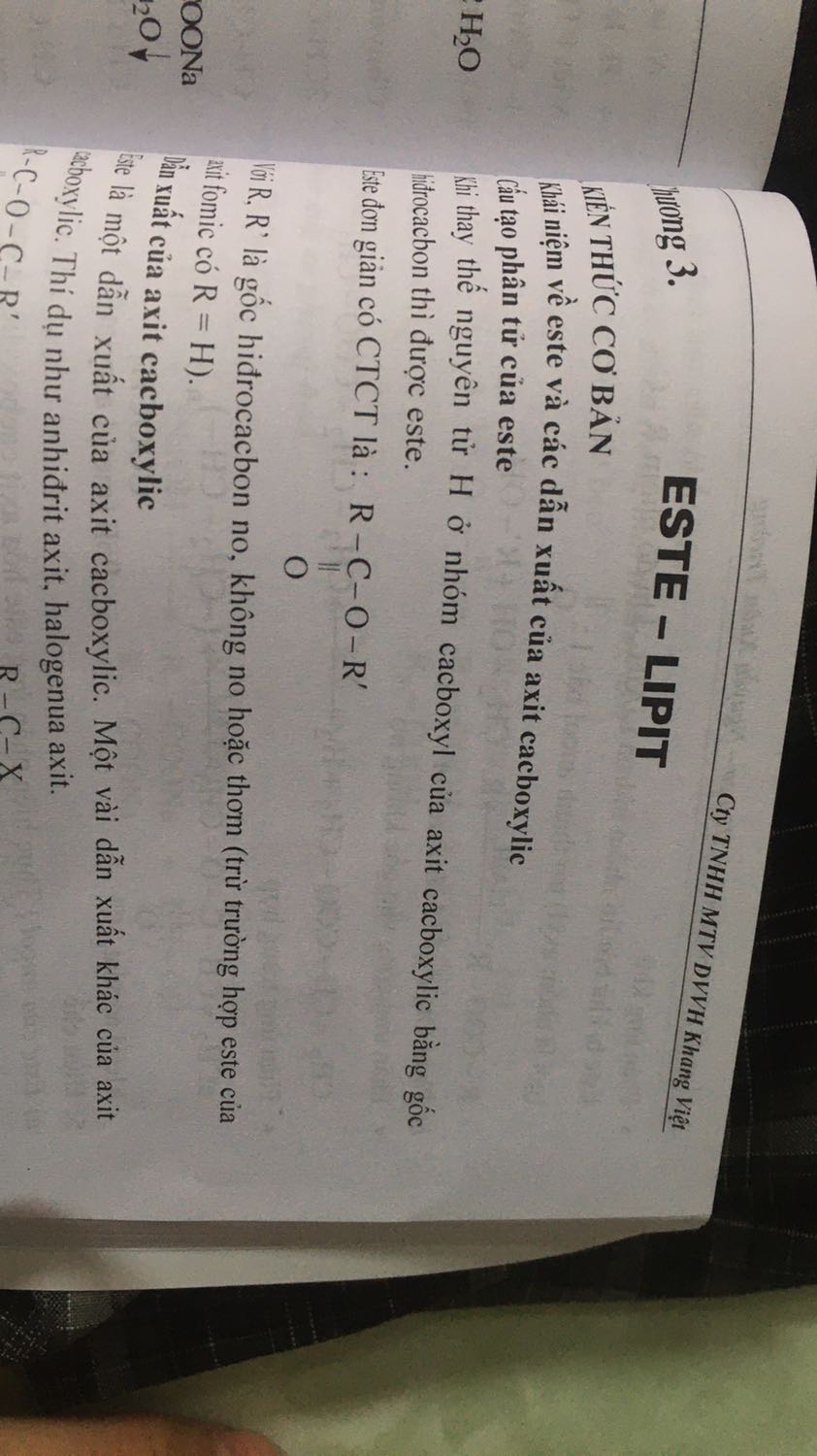 Mình mua về để xem phần Hoá học 12 nhưng khá thất vọng vì sách có khá nhiều phần rất khác với sgk mình đã học. Hy vọng bên sản xuất chỉnh sửa lại ạ