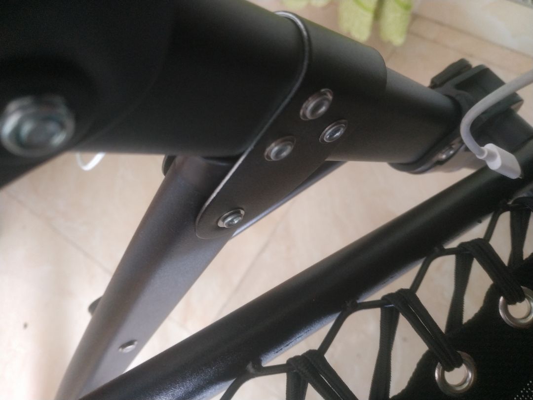 +đã nhận được ghế và ấm điện siêu tốc tặng kèm
+ giao hàng nhanh so với các trang thương mại điện tử khác 
+ hàng đang khuyến mại giá rẻ nhất và được tặng kèm đồ 
+ chất lượng sản phẩm ổn so với tầm giá thôi , chắc chắn ,đẹp, tay 2 bên bằng nhựa dễ xước , sơn chưa đều cho lắm, khay để nước không được cố định bằng phẳng được hơi đáng tiếc