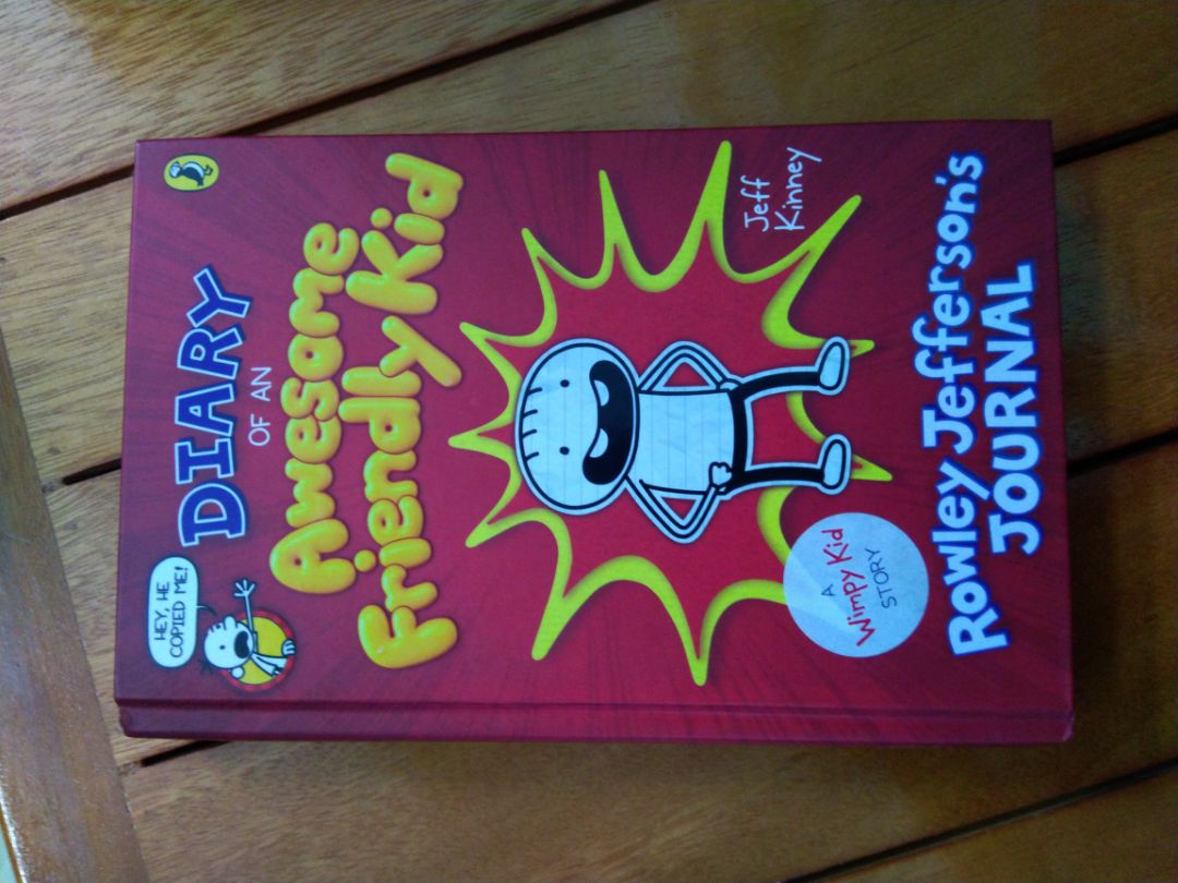 trang giấy bị ố vàng, sách bị nhăn.
Nhưng cx ko sao, chữ rõ ràng, dễ nhìn. mắc hơn các quyển khác nhưng ok, sách bìa cứng.