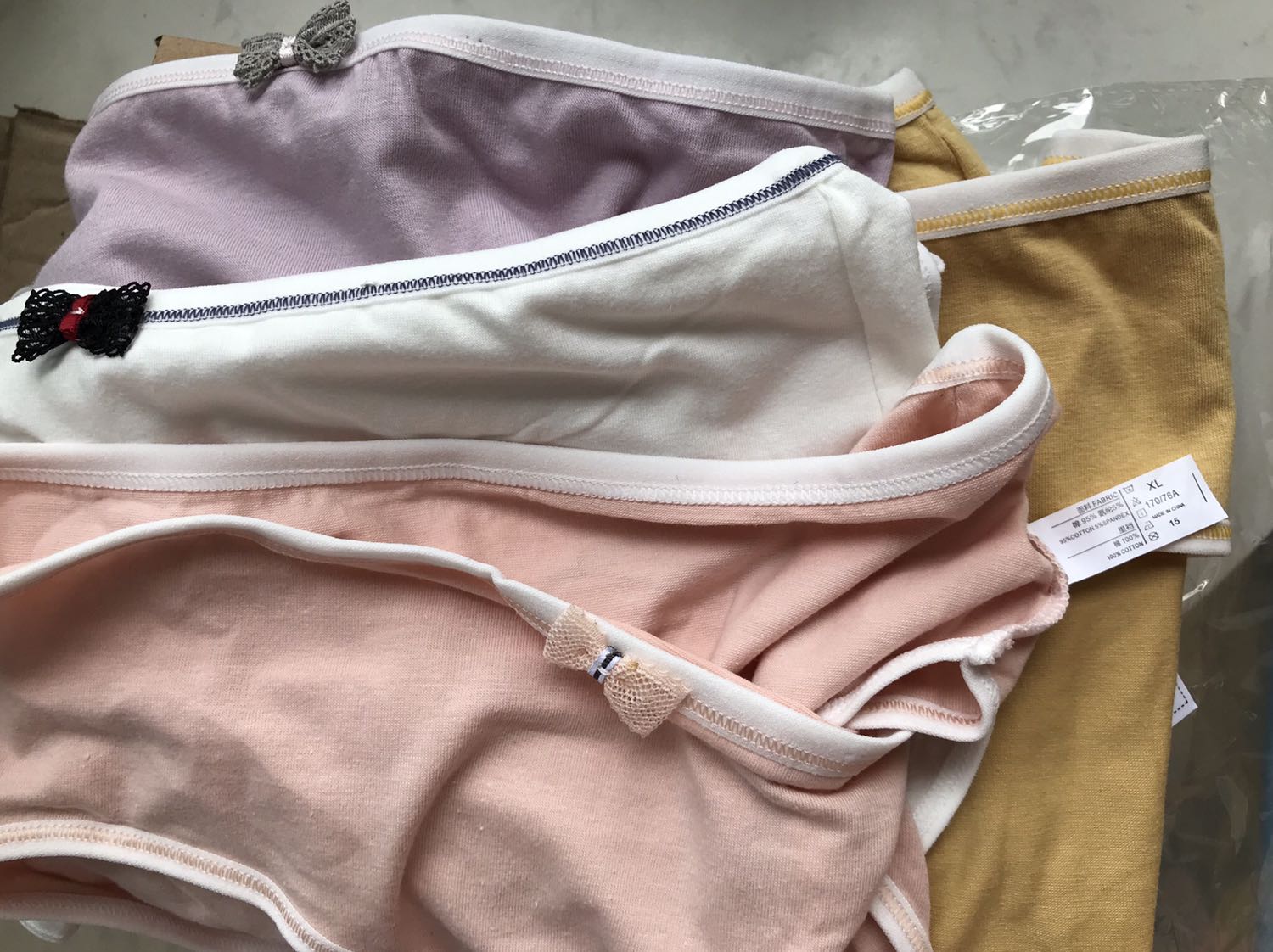 Shop ghi hàng Việt Nam nhưng giao hàng Trung Quốc, mình không thích như vậy. Cứ ghi hàng TQ, ai thích thì chọn mua thôi. đừng lập lờ mất uy tín.