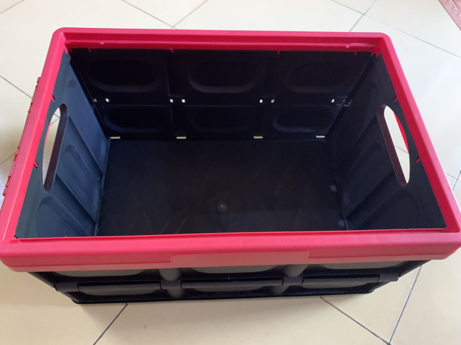 Đẹp nhưng hơi mỏng manh, nói chung sử dụng được chứ không xuất sắc lắm