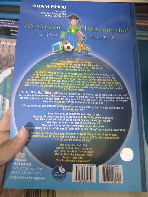 Quyển sách mà học sinh, sinh viên ai cũng nên có trong tủ sách của mình. Sách dạy cho ta những phương pháp học thực sự hiệu quả, cho ta động lực vươn lên, cho ta thấy được ý chí và sự tài năng của Adam Khoo. Và rút ra được vô vàn bài học đắt giá trong một quyển sách.