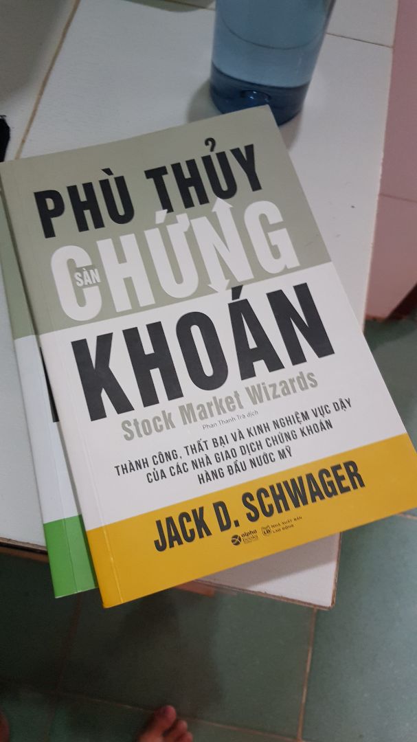 Sách hay cho ai tham gia thị trường chứng khoán. Nên mua cả hai quyển.