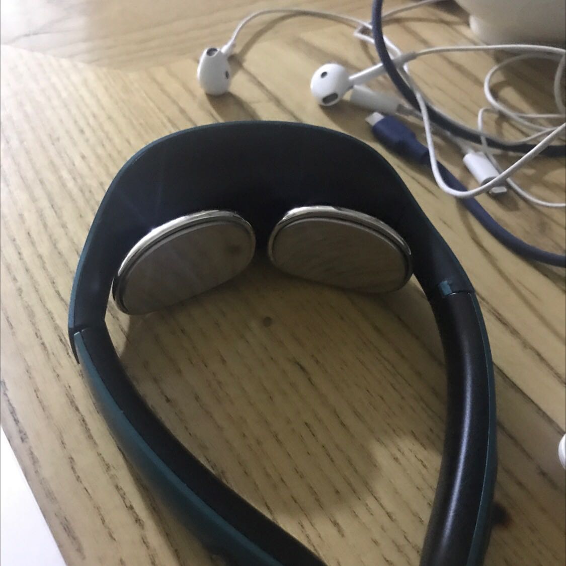 Máy dùng cho vùng cổ rất tốt, lúc đầu mới dùng máy cảm giác châm chích hơi đau nhưng dùng quen thấy vô cùng dễ chịu. Mỗi khi dùng xong cổ vai gáy rất nhẹ nhõm