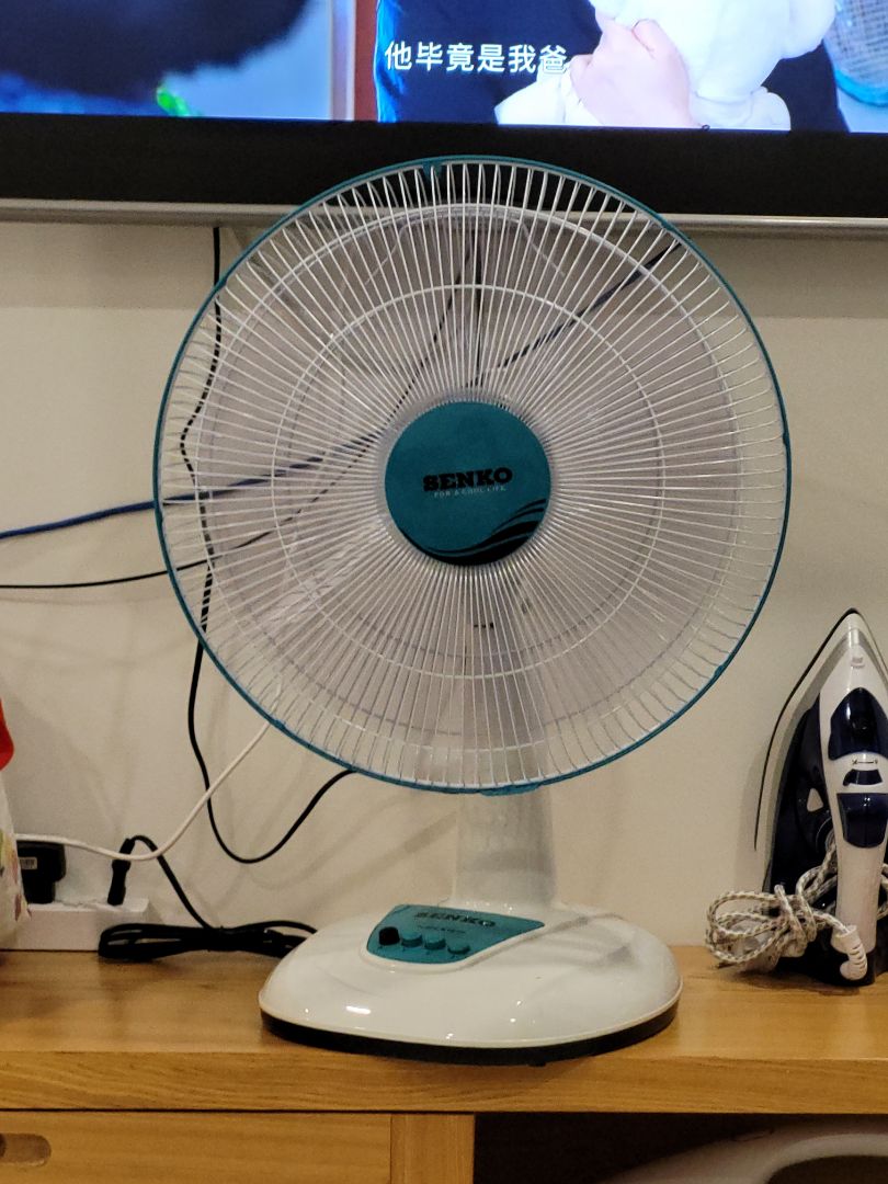 sản phẩm giao đầy đủ, đúng thời gian, được gói cẩn thận, người giao hàng thán thiện. Quạt chạy êm, tốt.