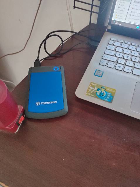 Ổ cứng nhỏ gọn hơn các bản trước, truyền dữ liệu tầm trung khoảng 30mb/s. Mới mua nên không review được độ bền, nhưng các con transcend khác thì đến độ 2 năm sẽ lục cục, nhưng đã 3 năm chưa con nào chết hẳn.