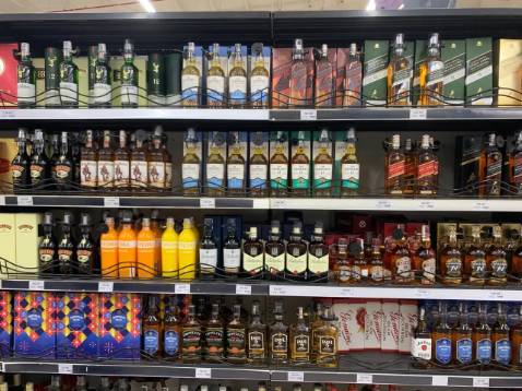 Sản phẩm chính hãng , đẹp , chắc chắn . Cá nhân mình đã sử dụng hơn 4 tháng và giờ quay lại mua cho team và đánh giá sản phẩm . 
Sản phẩm rất đáng để mua sử dụng