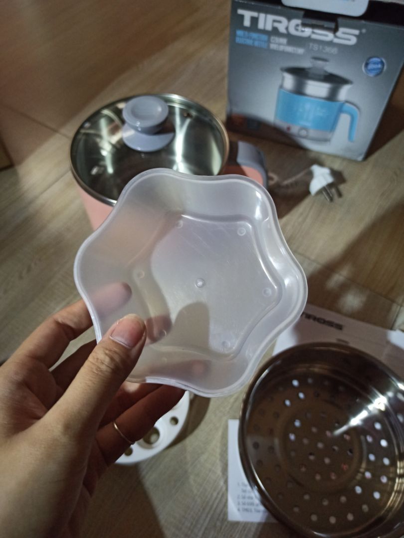 Mẫu rất xinh, chắc tay, các phụ kiện đều là nhựa tốt và inox 304, chọn chế độ fast đun sôi nuớc và luộc trứng cực nhanh, hơn bếp ga luôn. Có giấy bảo hành và đầy đủ. Thay vì tiết kiệm tiền mua mấy loại giá rẻ inox không đảm bảo thì mua cái này an tòan hơn. Sức khỏe quan trọng.