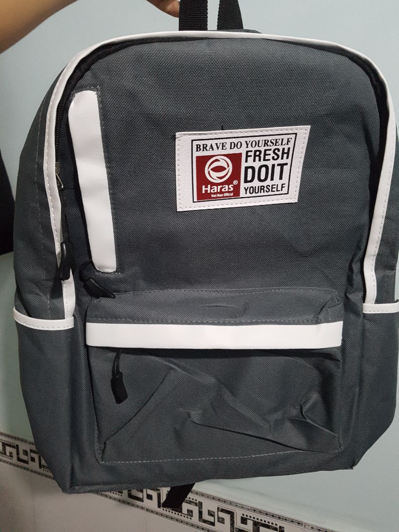 Phong cách làm việc của tiki thì khỏi phải nói rồi ,làm rất nhanh gọn và chuyên nghiệp .
Thường mình đặt thì 2 ngày sau là giao tới rồi ,anh shipper giao lúc nào cũng đáng iu cả :Đ
So với giá tiền thì chất lượng balo rất tốt ,trừ cái dây kéo thì kéo dữ quá thì đứt là chắc :))))