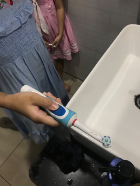 Lông bàn chải mềm, thích hợp cho trẻ em, giá cả hợp lí, về độ bền thì chưa thể đánh giá, nếu sau một thời gian sử dụng nếu bàn chải tốt.