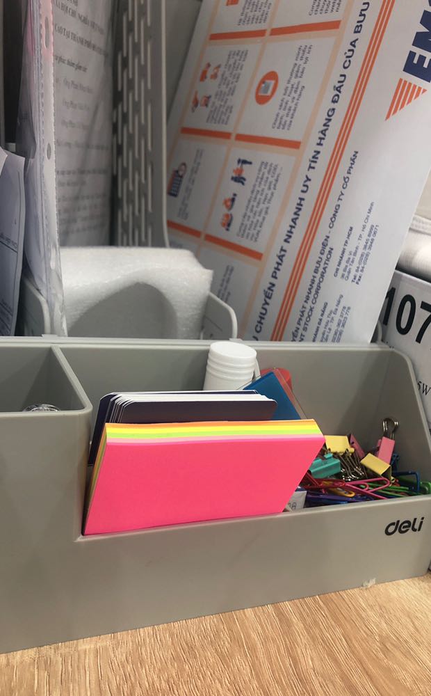 Nhựa dày dặn, ráp chắc chắn, không hôi mùi nhựa.