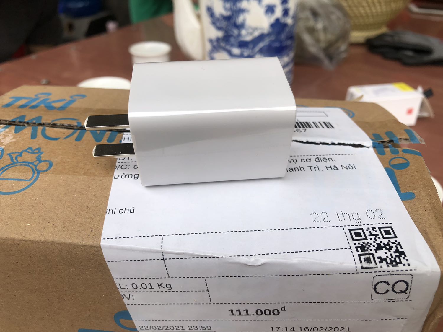 Hộp không nguyên seal thì không sao, nhưng đặt chân tròn lại giao chân dẹt. Chỉ cho 1 sao.