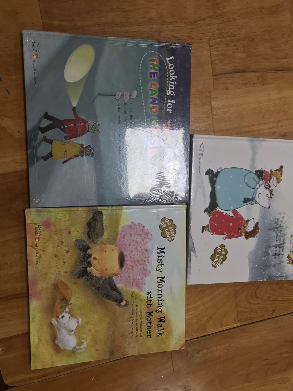 Bộ sách rất hay, chất lượng giấy tốt, hình ảnh đẹp
Lời văn nhẹ nhàng nhưng để lại nhiều cảm xúc