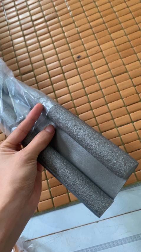 Giao hàng nhanh, đóng gói cẩn thận. Dễ dùng, sẽ ủng hộ shop thêm. Hơi dài so với cửa nhà mình nên cắt đi là được. Được tặng khẩu trang