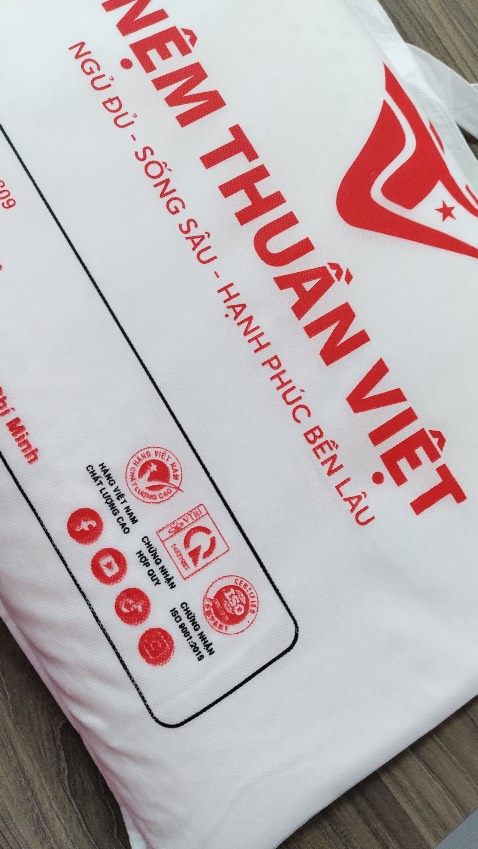 Bữa mua nệm được tặng kèm, nằm ngủ đã đã. Bữa vợ nó than ba bị đau cổ nên mua tặng luôn ông già vợ. ổng khen gối thấp ngủ ngon, kêu có gì mua thêm 1 cái ổng cho bạn