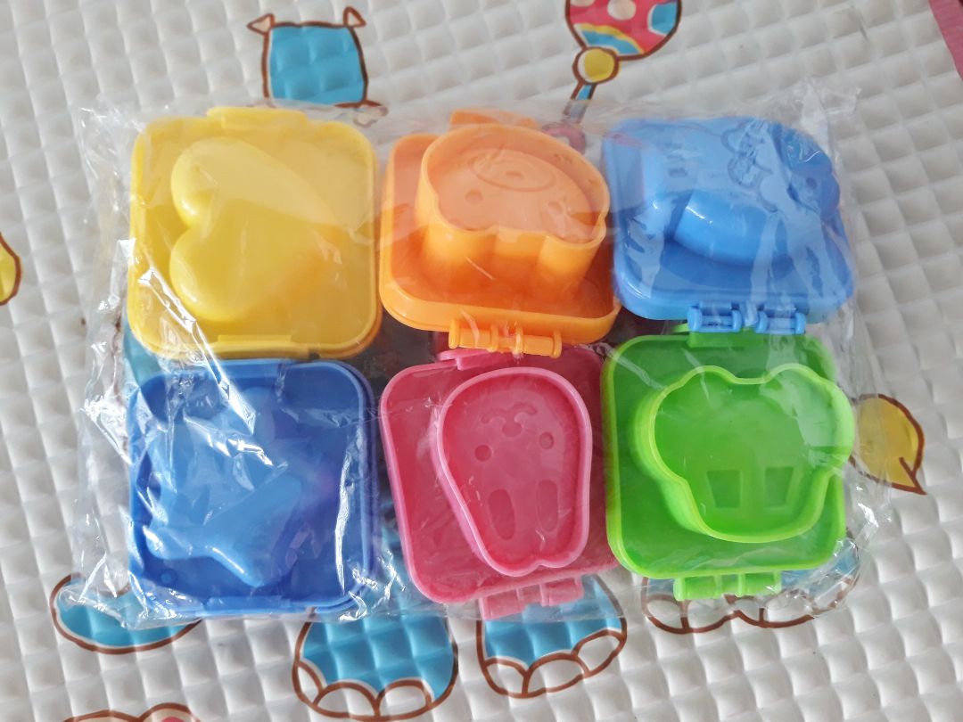 Tên sản phẩm là bộ 8 khuôn, nhưng mình chỉ nhận được 6 khuôn. Nhờ Tiki giải quyết vấn đề này dùm mình, cảm ơn Tên sản phẩm là bộ 8 khuôn, nhưng mình chỉ nhận được 6 khuôn. Nhờ Tiki giải quyết vấn đề này dùm mình, cảm ơn