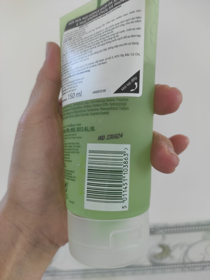 tiki giao hàng siêu nhanh.đóng gói sp kỹ nhưng tới tay mình thì cái thùng nó méo mó thấy ớ.n.dùng xong thấy da mềm mịn thật, nhưng mn có bị nhớt nhớt lúc rửa mặt giống mình k, phải rửa nước lại hơi lâu mới hết. tiki giao hàng siêu nhanh.đóng gói sp kỹ nhưng tới tay mình thì cái thùng nó méo mó thấy ớ.n.dùng xong thấy da mềm mịn thật, nhưng mn có bị nhớt nhớt lúc rửa mặt giống mình k, phải rửa nước lại hơi lâu mới hết.