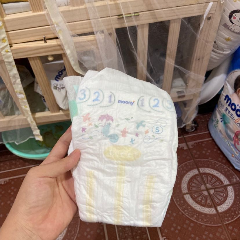 K dc mềm như loại moony của Nhật, mình thấy bảo có rảnh tránh cấn rốn nhưng cái này thấy ngang đâu có rảnh rốn đâu nhỉ. Đnsg sử dụng chưa biết chất lượng như thế nào