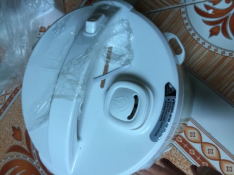 Hàng bị móp méo, mình vừa khui ra bị móp như thế này đây, nhưng không biết làm sao liên hệ để đổi lại hàng