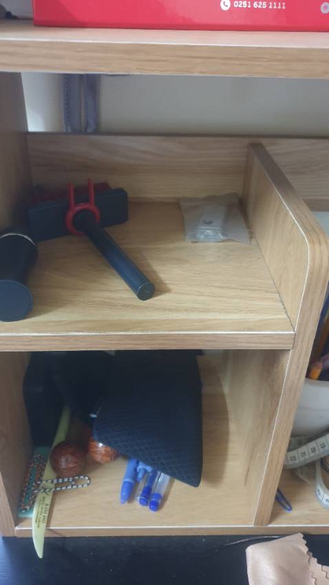 Kệ gọn, để trên bàn hợp lí và chắc vừa phải nguoi dùng có thể để nhiều đồ dùng nhỏ, nhiều loại khác nhau