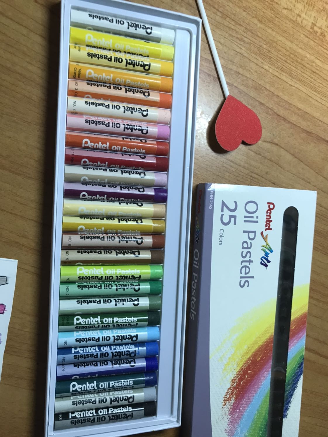 Màu ok, hộp màu còn nguyên seal, tô có vẻ rất nhanh hết cây, mình mua để thử tô theo anh tiktoker mình follow, có vẻ vui :3
Mình mua lúc có mã giảm 50% của tiki và dùng thêm tiki xu tích góp lâu nay thì vừa vặn trả 11k cho 2 hộp màu :3 Iu TIKI ❤️