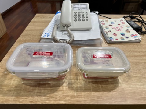 Nguyên bộ có 1 món hàng rất cũ bỏ chung vs nhau