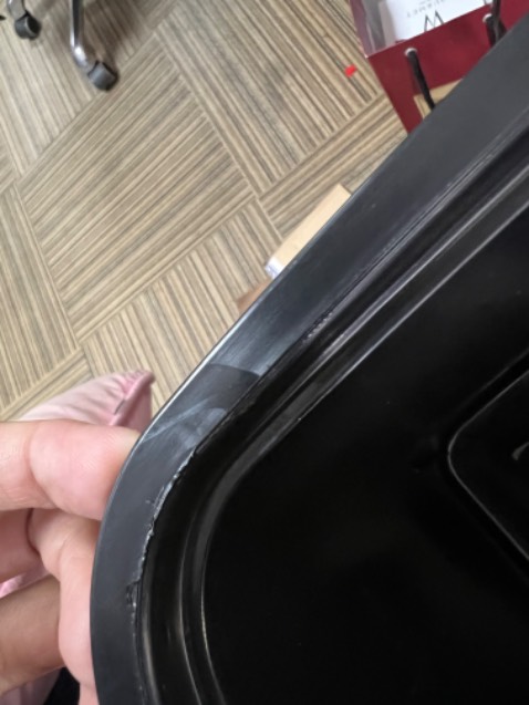 Mới mua mà hàng lỗi xấu nhưng lười đổi nên xài luôn. Tiki chú ý hơn khi giao hàng