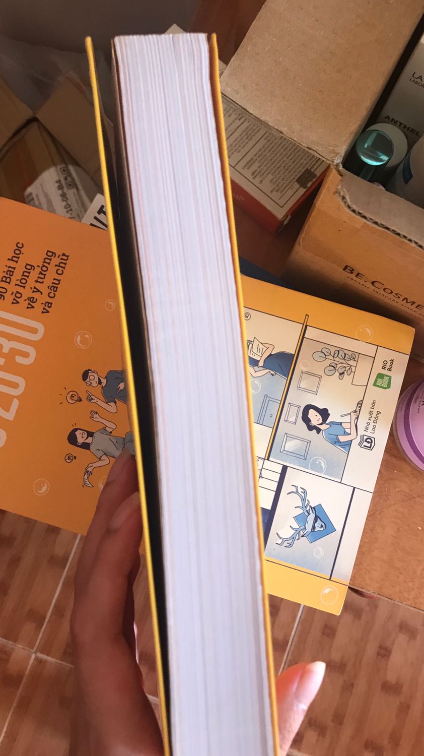 Mình chưa đọc sách nhưng nghe cô giáo và bạn bè kêu rất hay. Ai làm quảng cáo thì nên mua. Vì Nội dung có ý nghĩa, dễ đọc. Nhưng k rõ do bên giao hàng hay bên sách mà sách gửi về bị dính dơ và móp méo:(