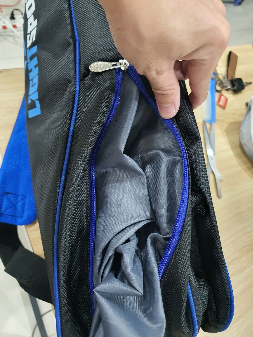 vải dày, khá chắc chắn. Giao hàng nhanh. Tuy nhiên khoang chứa giày bị may lỗi