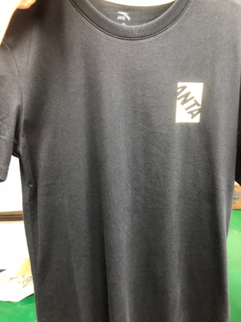 Chất liệu ổn. Thiết kế đẹp, đơn giản, dễ mặc