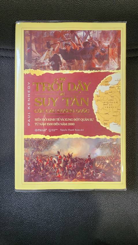 Đóng gói hoặc vận chuyển không tốt nên gói hàng rách góc và không được cố định tốt
Sách đóng gáy không tốt