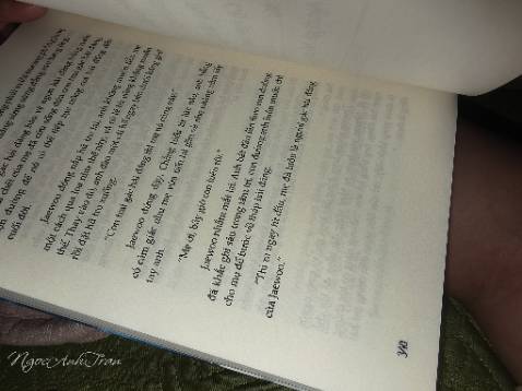 Tình mẫu tử luôn là điều mà Jaewoo khao khát nhưng đâu ngờ nó luôn âm thầm hiện hữu xung quanh anh. Để rồi, khi 2 mẹ con bất đắc dĩ phải sống cùng nhau trên hòn đảo gác hải đăng, những câu chuyện chưa từng chia sẻ giữa 2 người dần dần hé mở, vun vén thêm cho những thiếu sót về tình cảm bấy lâu nay. Nhưng hạnh phúc ngắn chẳng tày gang, giữa cơn bão giông bủa vây, dù sức khoẻ và tinh thần mẹ tệ đến thế nào, dù chỉ còn hơi thở cuối cùng, mẹ cũng sẵn sàng bảo vệ, đùm bọc, cứu sống con trai.  Cuối cùng, mẹ hoá thành ngọn hải đăng soi sáng, dẫn lối con trên đường đời./.
#Hãy trao đi yêu thương khi mình còn có thể