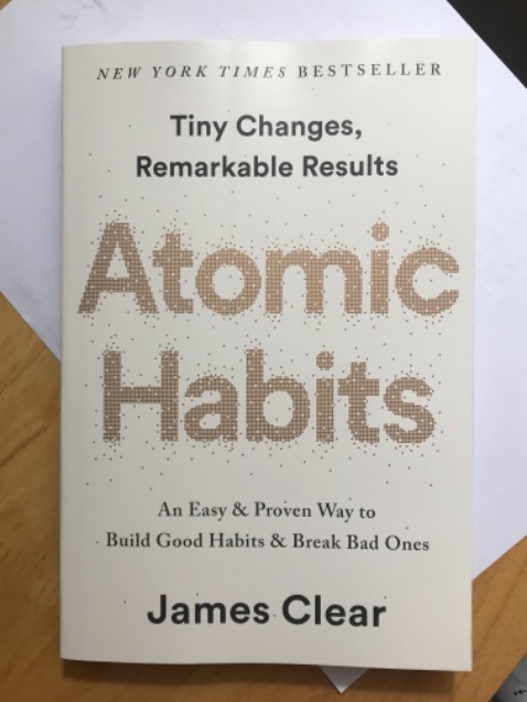 Được hẹn giao hàng thứ 4 mà thứ 2 đã có sách trên tay rùi. Sách mới, đẹp. Nội dung thì xứng đáng là cuốn self-help hay nhất, tác giả viết dễ hiểu mà rất hữu ích đối với mình. Cực kỳ đáng mua nhé các bạn!