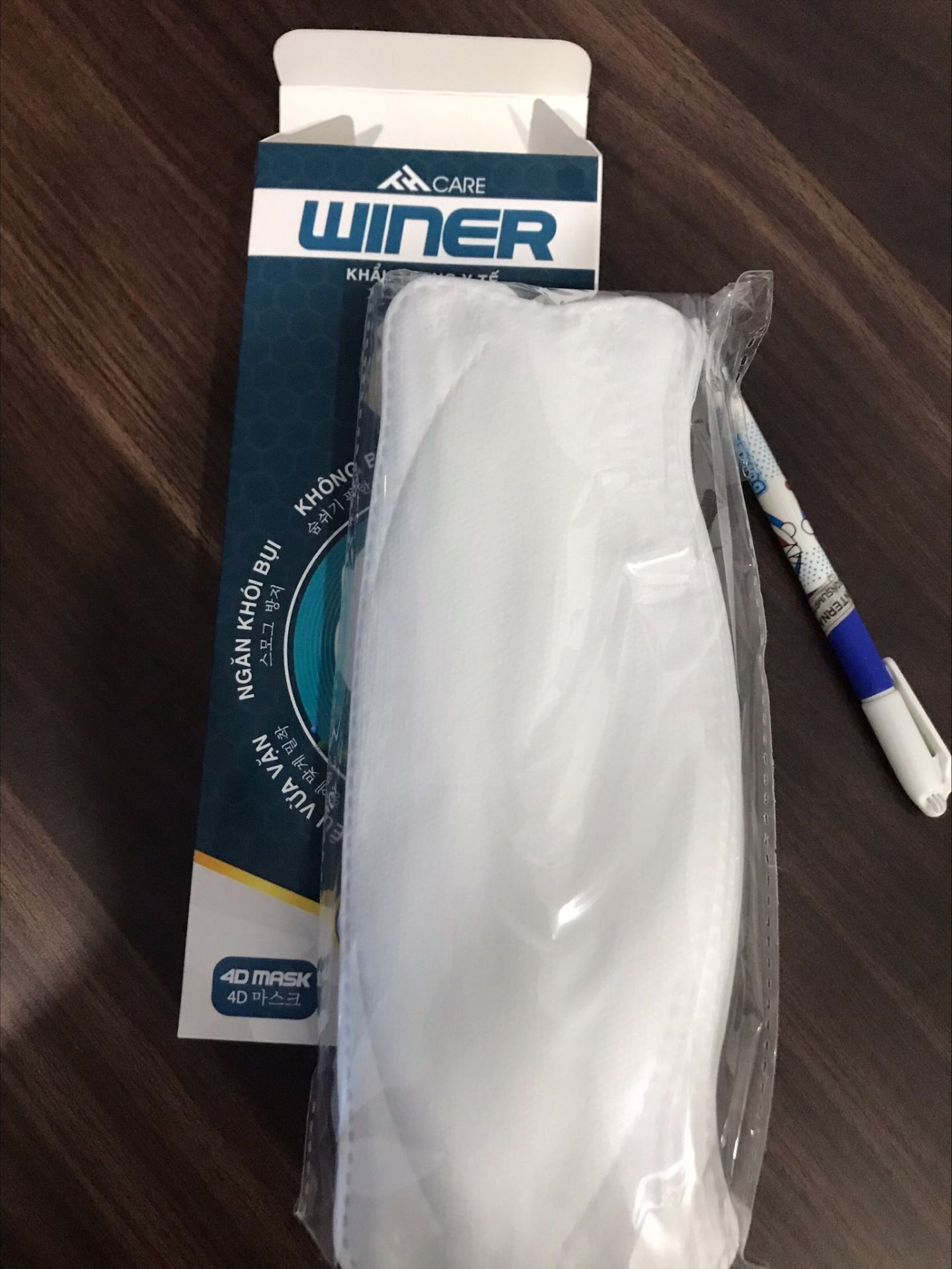 Sữa tắm thơm lắm luôn, chai to, đóng gói chắc chắn, lại còn được tặng kèm khẩu trang xịn sò nữa