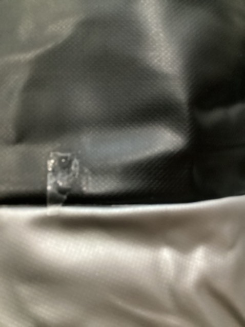 Shipper thân thiện,giao nhanh, hàng nhìn mới nhưng khi bơm lên lại thấy có khá nhiều chỗ bị thủng, dù có dán lại nhưng để qua đêm thì hơi trong trụ bị thoát ra hết